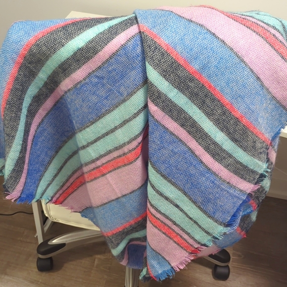 Beautiful Aerie Oversized Blanket Scarf - Picture 3 of 5